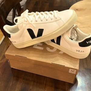 Veja Campo Chromefree Leather size 42 Extra White Black